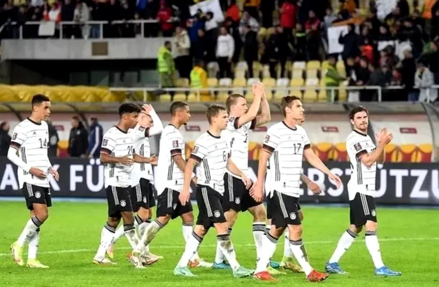 Cầu thủ Arsenal rời sân sau trận đấu với dấu hiệu mệt mỏi